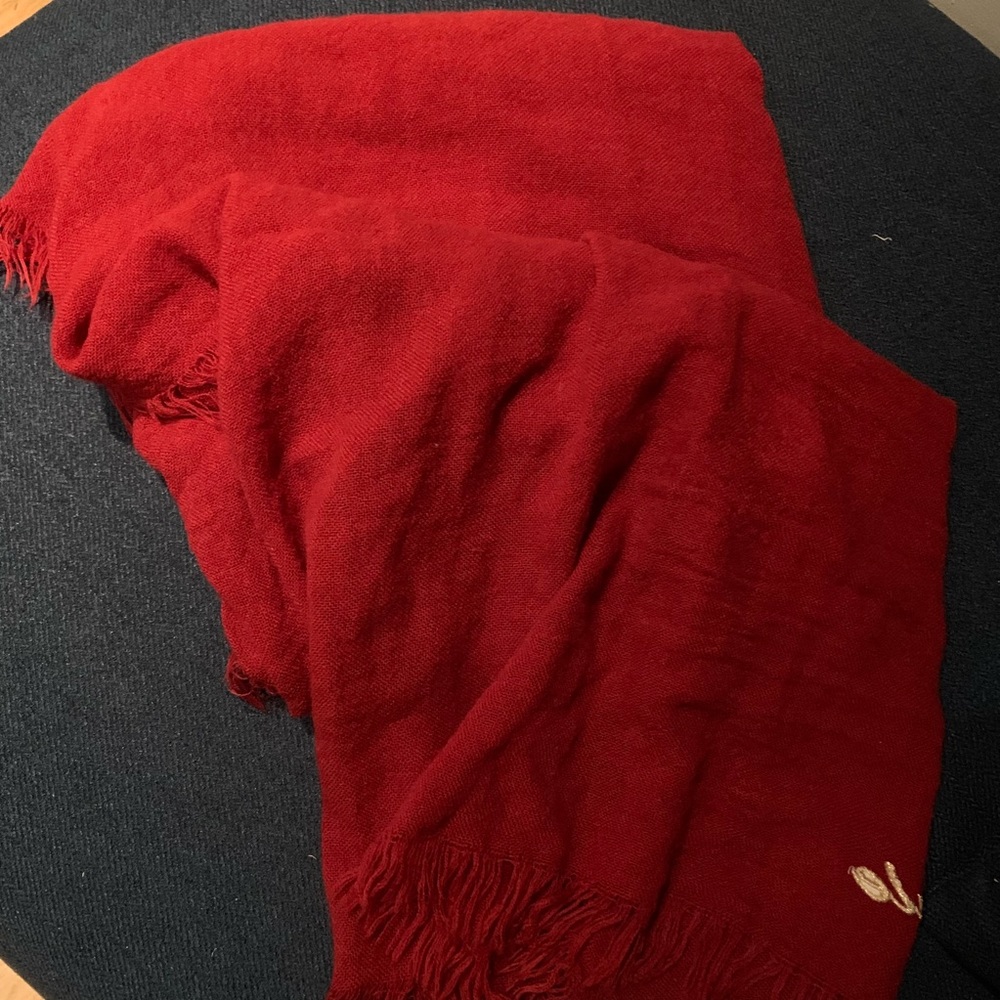 Red scarf - Picture 4 of 4